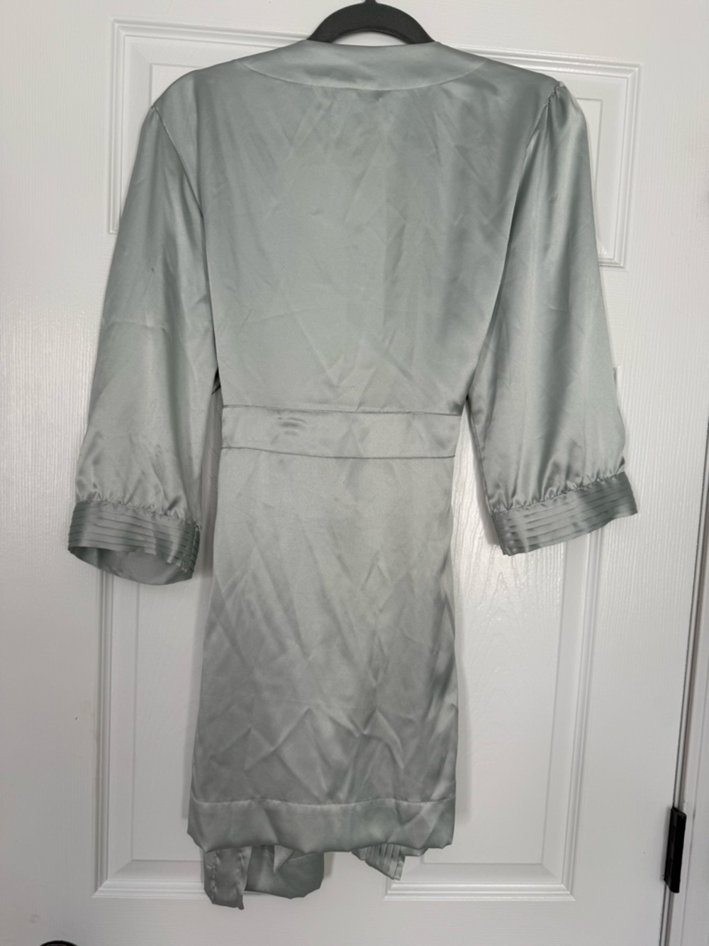 Victoria's Secret Pale Sage Satin Robe - Lightweight Open Front- size M - Picture 4 of 5